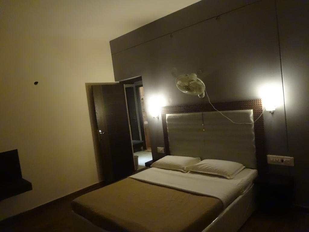 Hotel New Rajdarshan Madikeri Luaran gambar