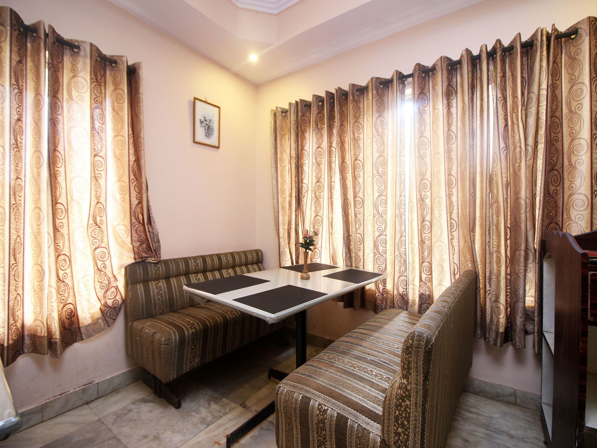 Hotel New Rajdarshan Madikeri Luaran gambar